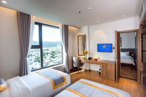 Family-connecting-room